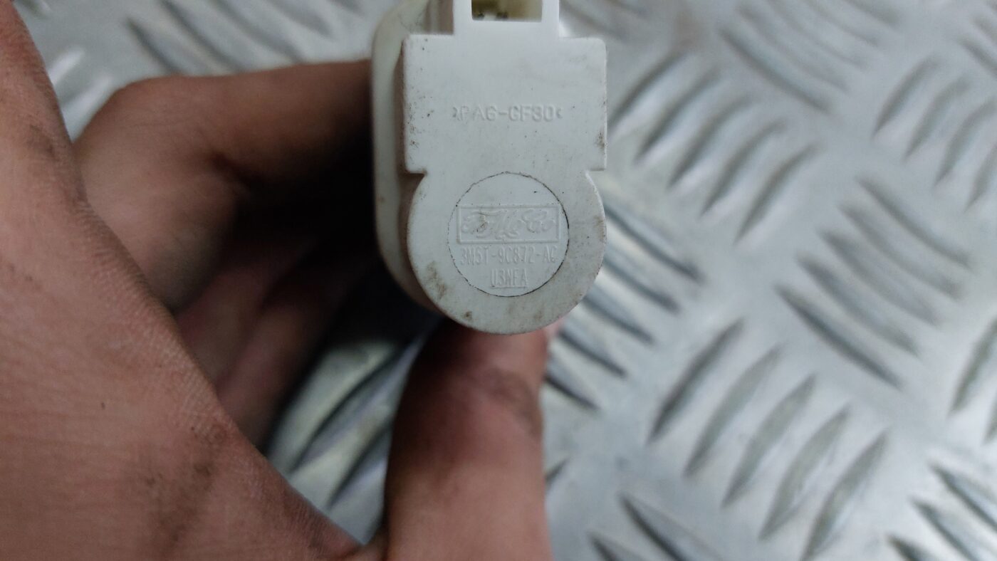 Bremžu signāla slēdzis priekš VOLVO V60 2012 4 Bremžu signāla slēdzis priekš VOLVO V60 2012