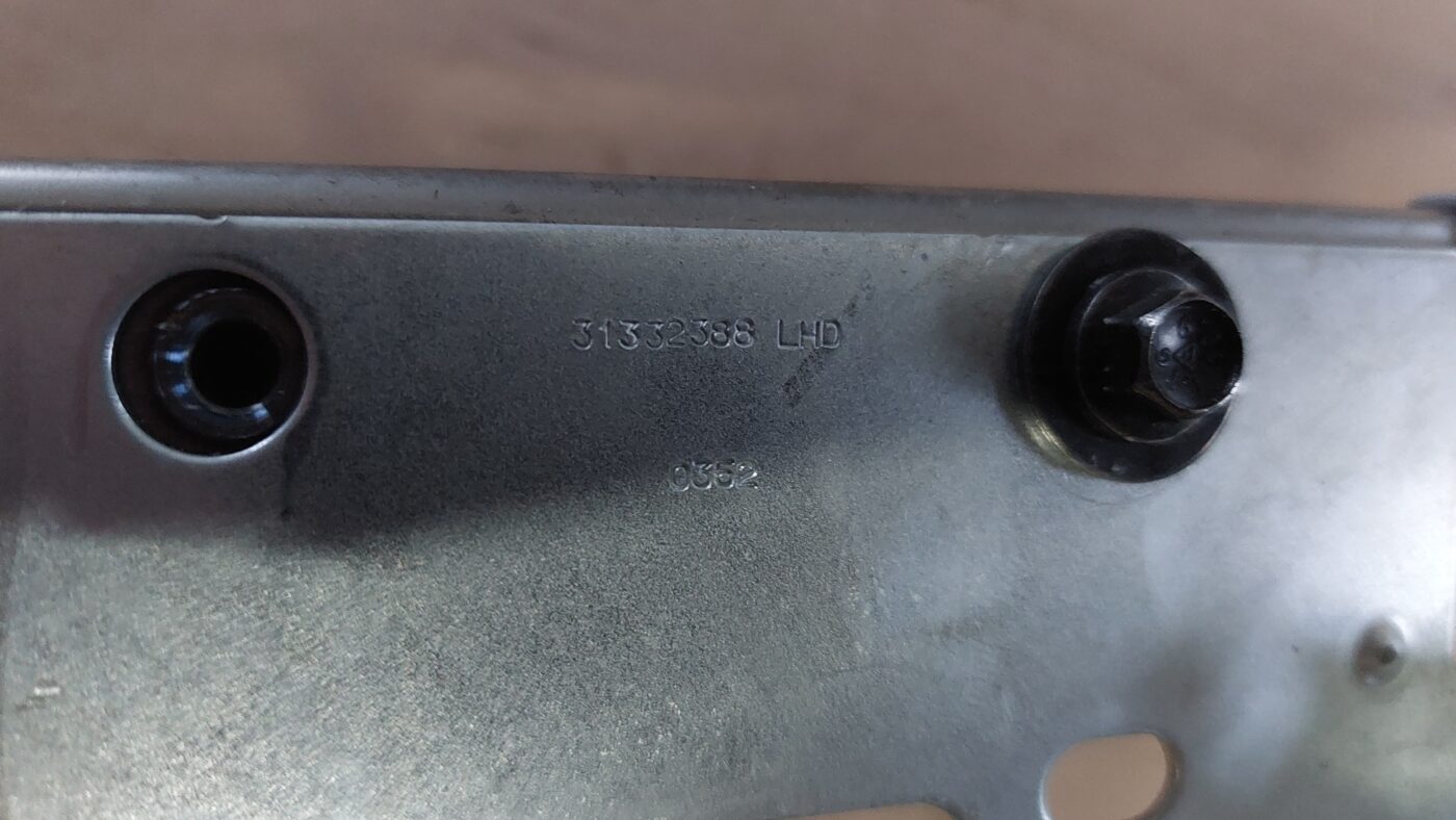 Mērinstrumentu paneļa pastiprinātājs priekš VOLVO V60 2012 3 Mērinstrumentu paneļa pastiprinātājs priekš VOLVO V60 2012