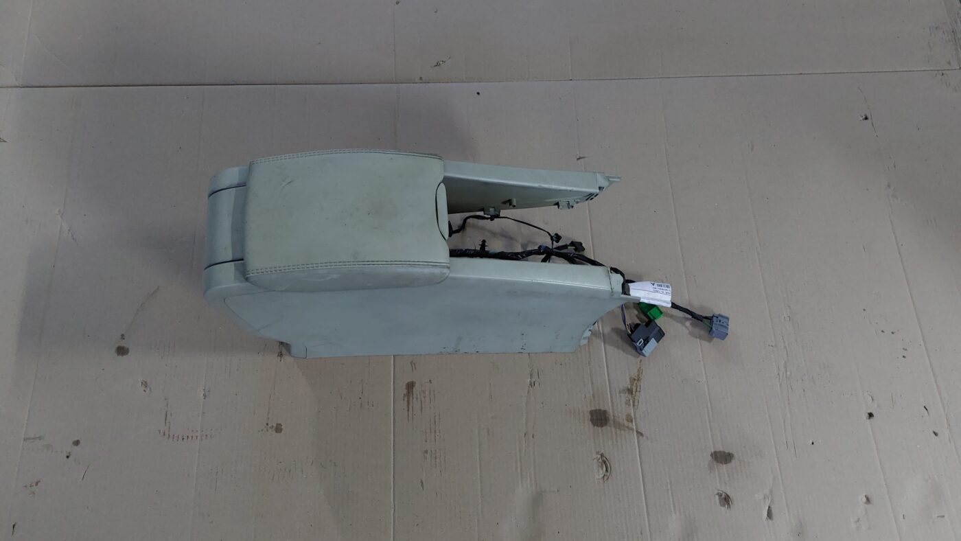 Centrālās konsoles apdares lielākā daļa priekš VOLVO V60 2012 1 Centrālās konsoles apdares lielākā daļa priekš VOLVO V60 2012