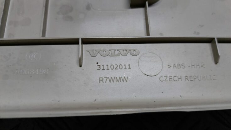 Griestu uzlika priekš VOLVO V60 2012