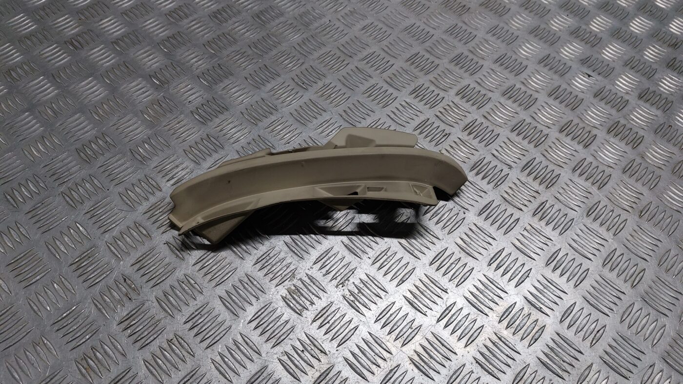 Mērinstrumentu paneļa iekšējā plastmasa priekš VOLVO V60 2012 1 Mērinstrumentu paneļa iekšējā plastmasa priekš VOLVO V60 2012