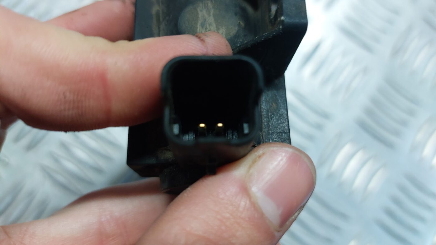 Solenoīda vakuuma vārsts priekš VOLVO V60 2012 3 Solenoīda vakuuma vārsts priekš VOLVO V60 2012