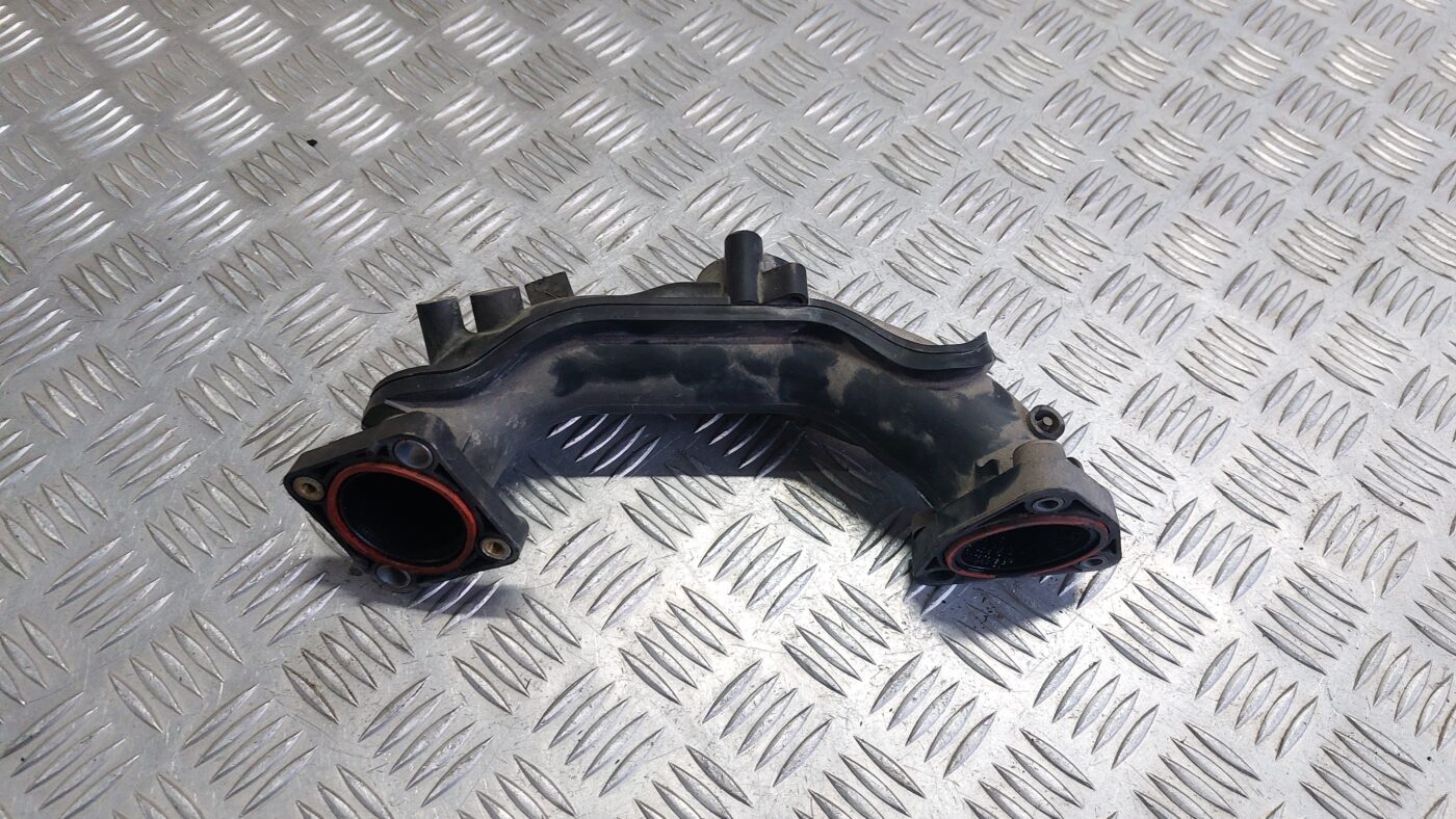 Interkulera caurule priekš VOLVO V60 2012 1 Interkulera caurule priekš VOLVO V60 2012