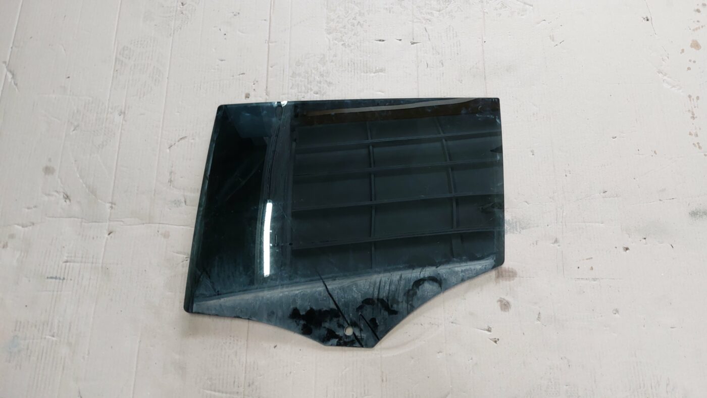 Aizmugurējo kreiso durvju stikls priekš VOLVO V60 2012 1 Aizmugurējo kreiso durvju stikls priekš VOLVO V60 2012