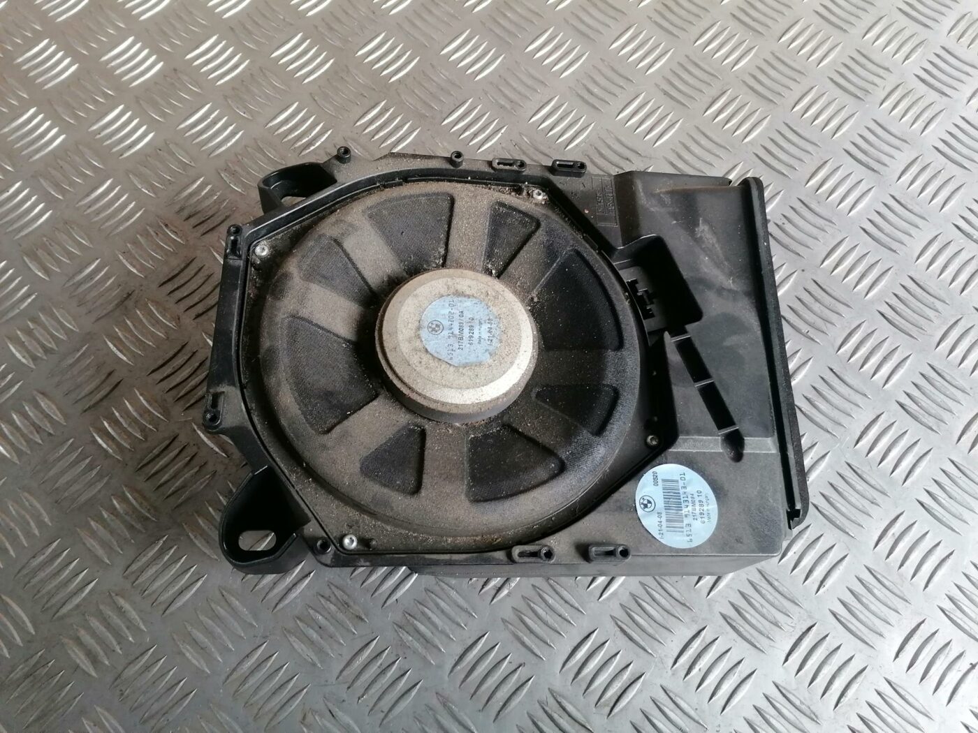 Skaļrunis (Sabvūferis) priekš BMW 123 E87 2008 BLACK 1 Skaļrunis (Sabvūferis) priekš BMW 123 E87 2008 BLACK