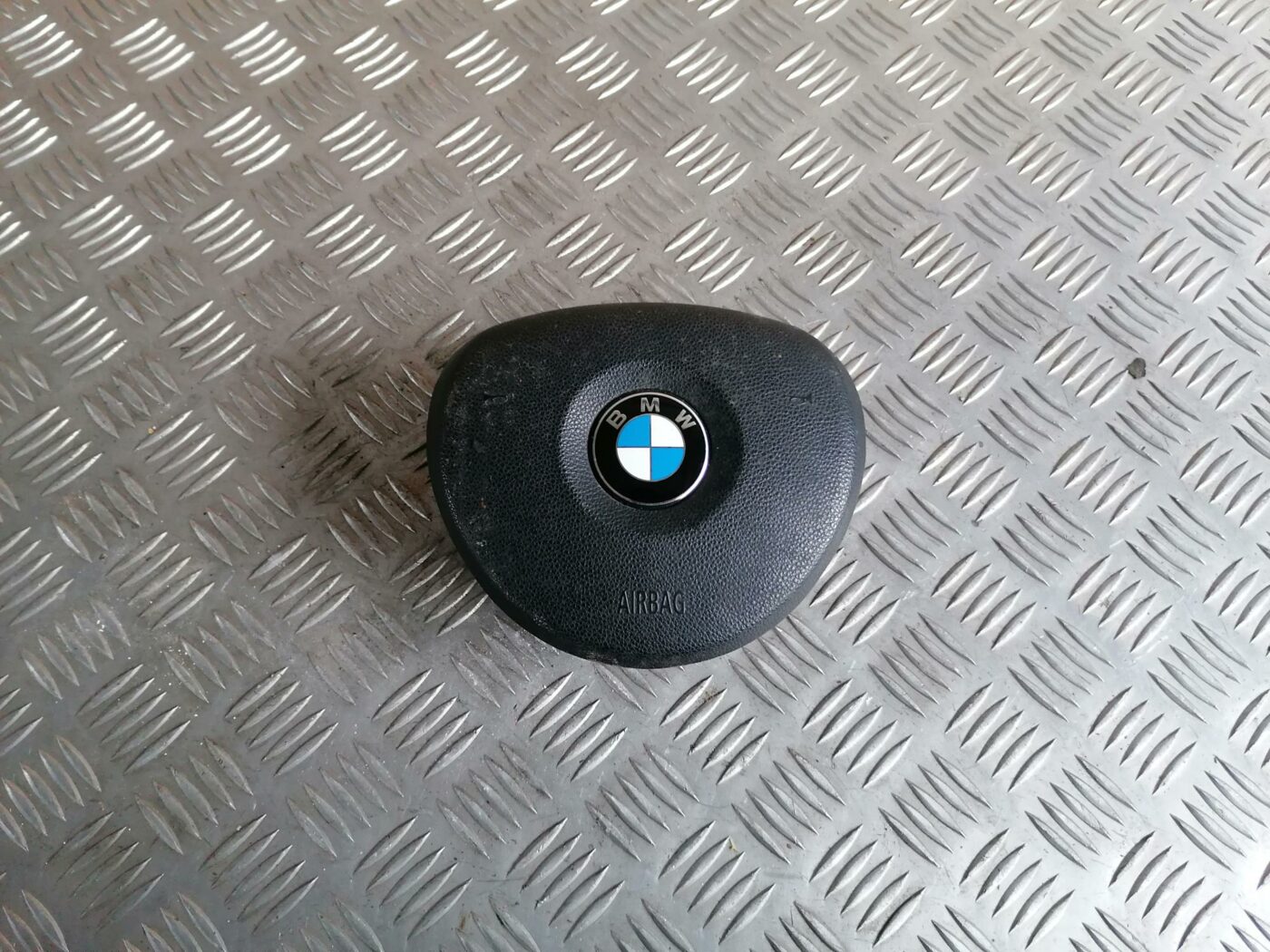 Stūres drošības spilvens priekš BMW 123 E87 2008 BLACK 1 Stūres drošības spilvens priekš BMW 123 E87 2008 BLACK
