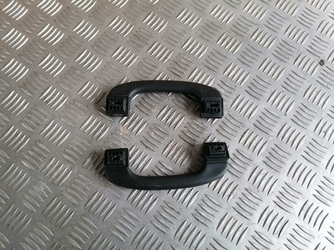 Salona rokturis griestos priekš BMW 123 E87 2008 BLACK 2 Salona rokturis griestos priekš BMW 123 E87 2008 BLACK