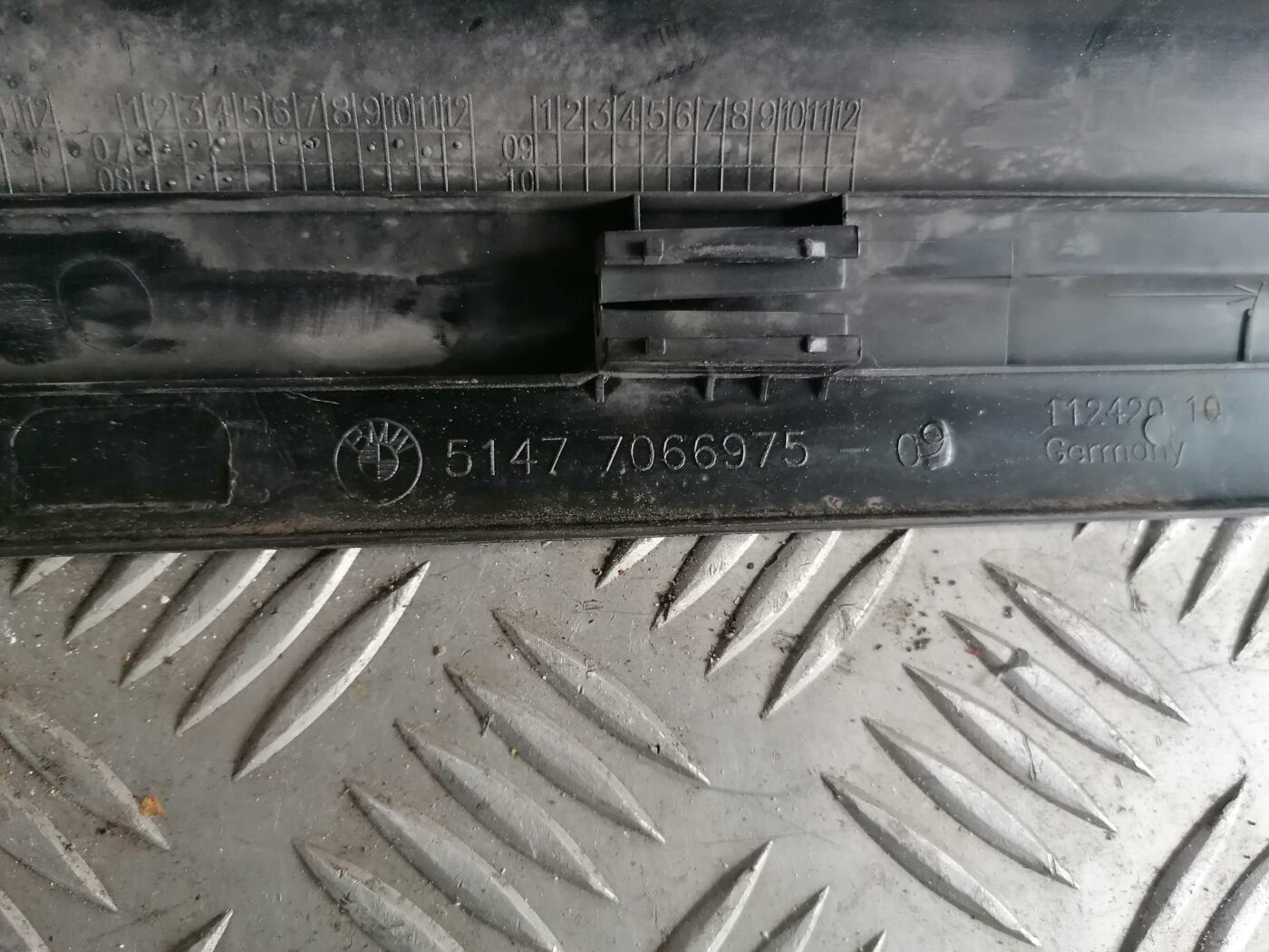 Sliekšņa priekšēja laba uzlika (salonā) priekš BMW 123 E87 2008 BLACK 3 Sliekšņa priekšēja laba uzlika (salonā) priekš BMW 123 E87 2008 BLACK