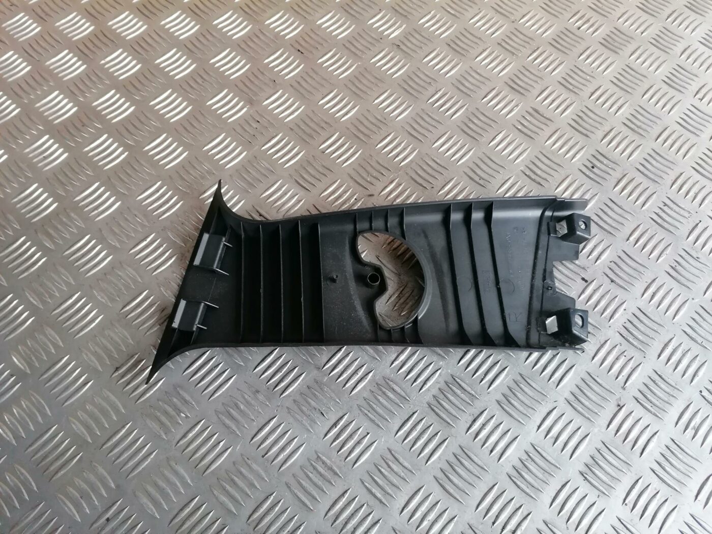 Vidējas salona statnes apdare priekš BMW 123 E87 2008 BLACK 2 Vidējas salona statnes apdare priekš BMW 123 E87 2008 BLACK