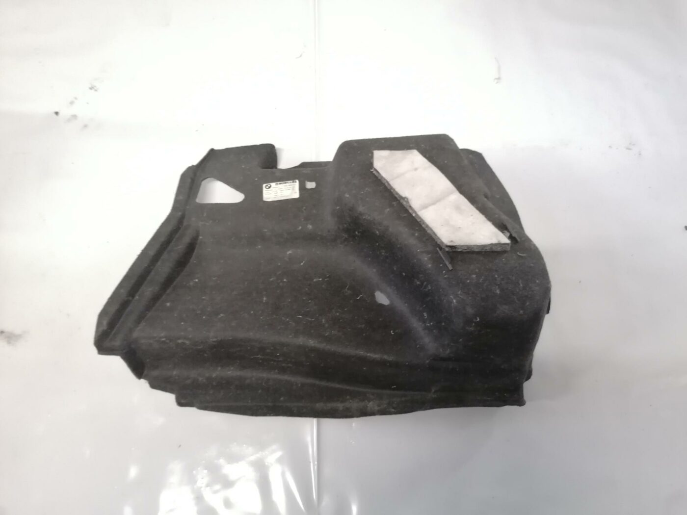 Bagāžnieka nodalījuma sānu apdare priekš BMW 123 E87 2008 BLACK 2 Bagāžnieka nodalījuma sānu apdare priekš BMW 123 E87 2008 BLACK