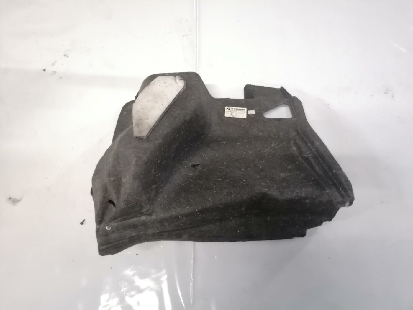 Bagāžnieka nodalījuma sānu apdare priekš BMW 123 E87 2008 BLACK 2 Bagāžnieka nodalījuma sānu apdare priekš BMW 123 E87 2008 BLACK