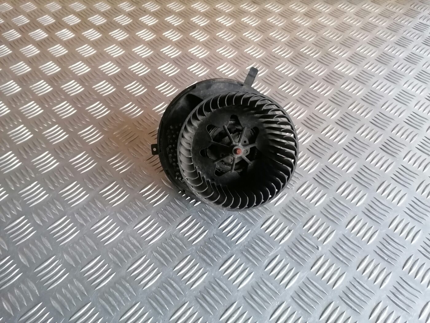 Salona ventilators priekš ŠKODA OCTAVIA 2006 2 Salona ventilators priekš ŠKODA OCTAVIA 2006