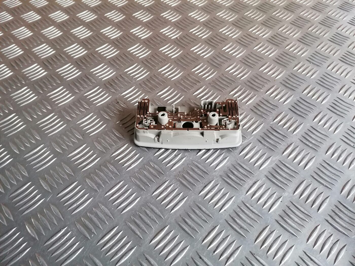 Priekšējo sēdvietu apgaismojums priekš ŠKODA OCTAVIA 2006 3 Priekšējo sēdvietu apgaismojums priekš ŠKODA OCTAVIA 2006