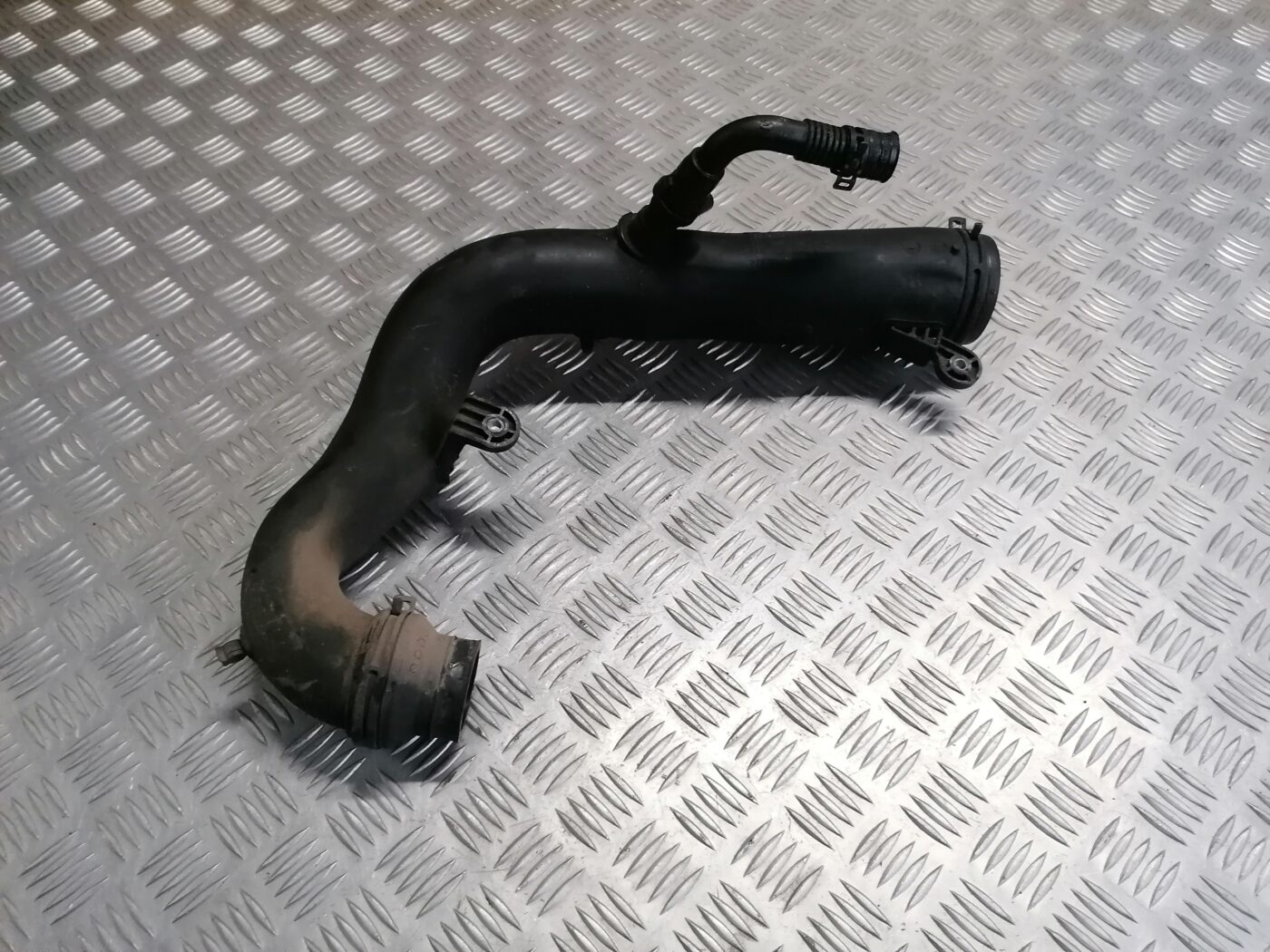 Interkulera caurule priekš ŠKODA OCTAVIA 2006 1 Interkulera caurule priekš ŠKODA OCTAVIA 2006