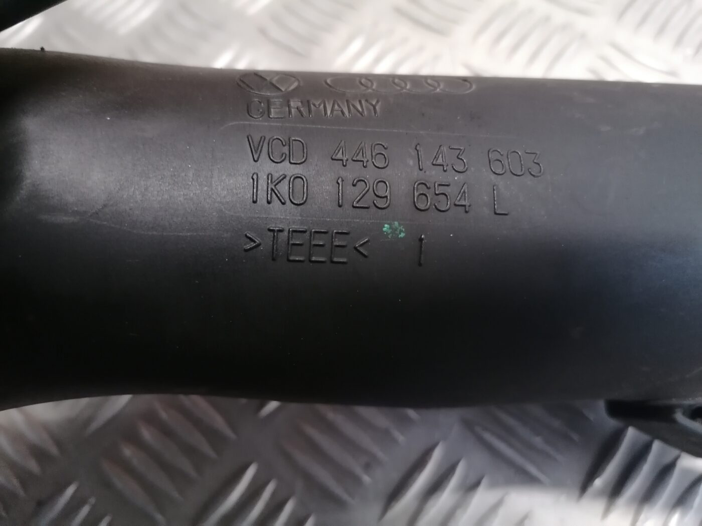 Interkulera caurule priekš ŠKODA OCTAVIA 2006 5 Interkulera caurule priekš ŠKODA OCTAVIA 2006