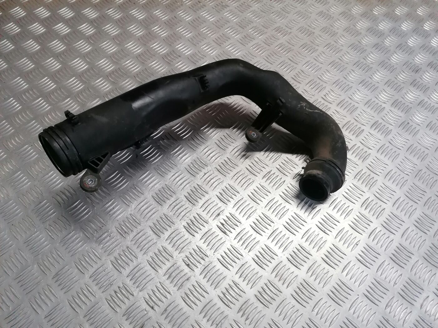 Interkulera caurule priekš ŠKODA OCTAVIA 2006 4 Interkulera caurule priekš ŠKODA OCTAVIA 2006