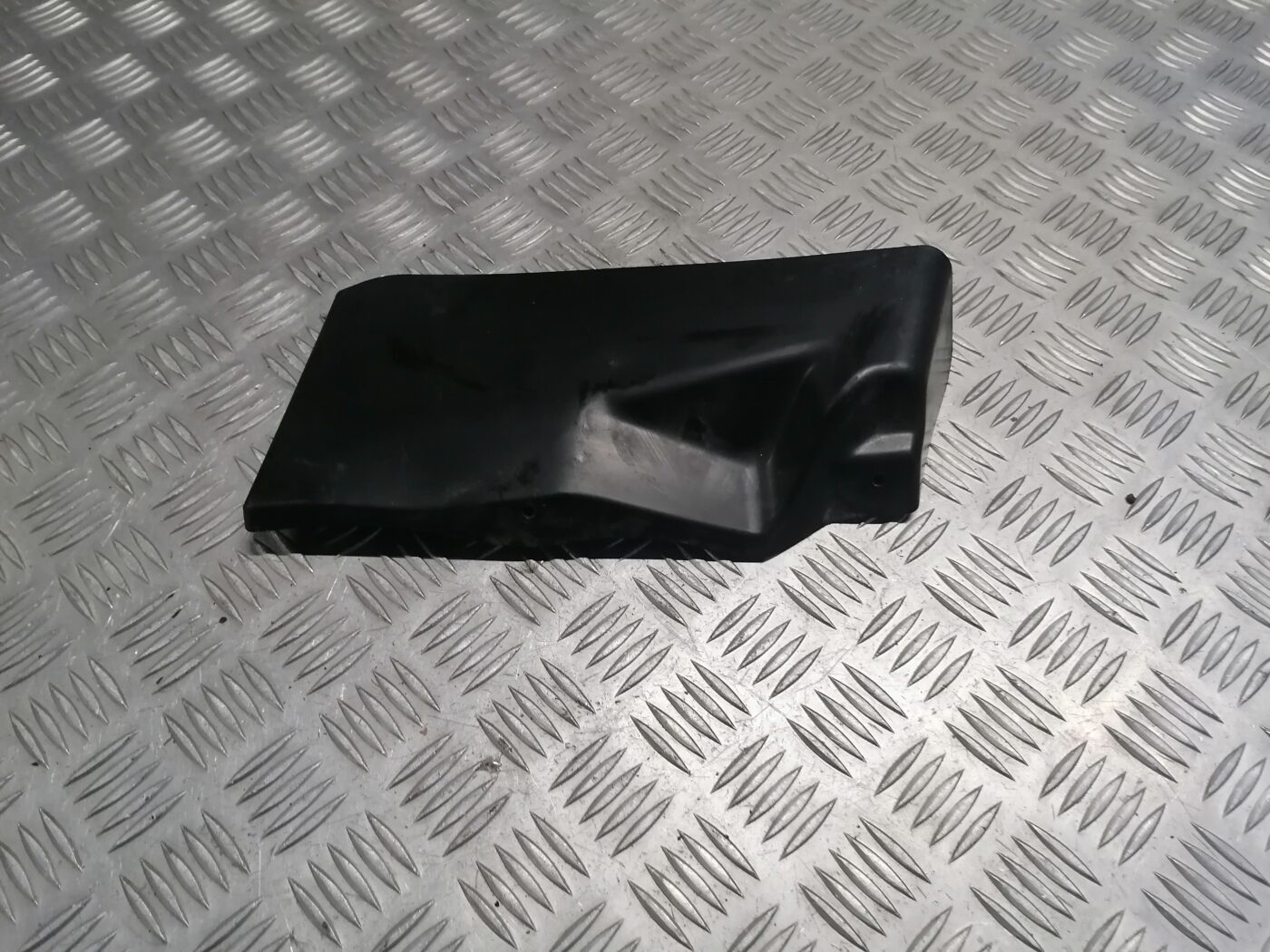 Ieplūdes gaisa deflektors/Difuzors priekš ŠKODA OCTAVIA 2006 1 Ieplūdes gaisa deflektors/Difuzors priekš ŠKODA OCTAVIA 2006