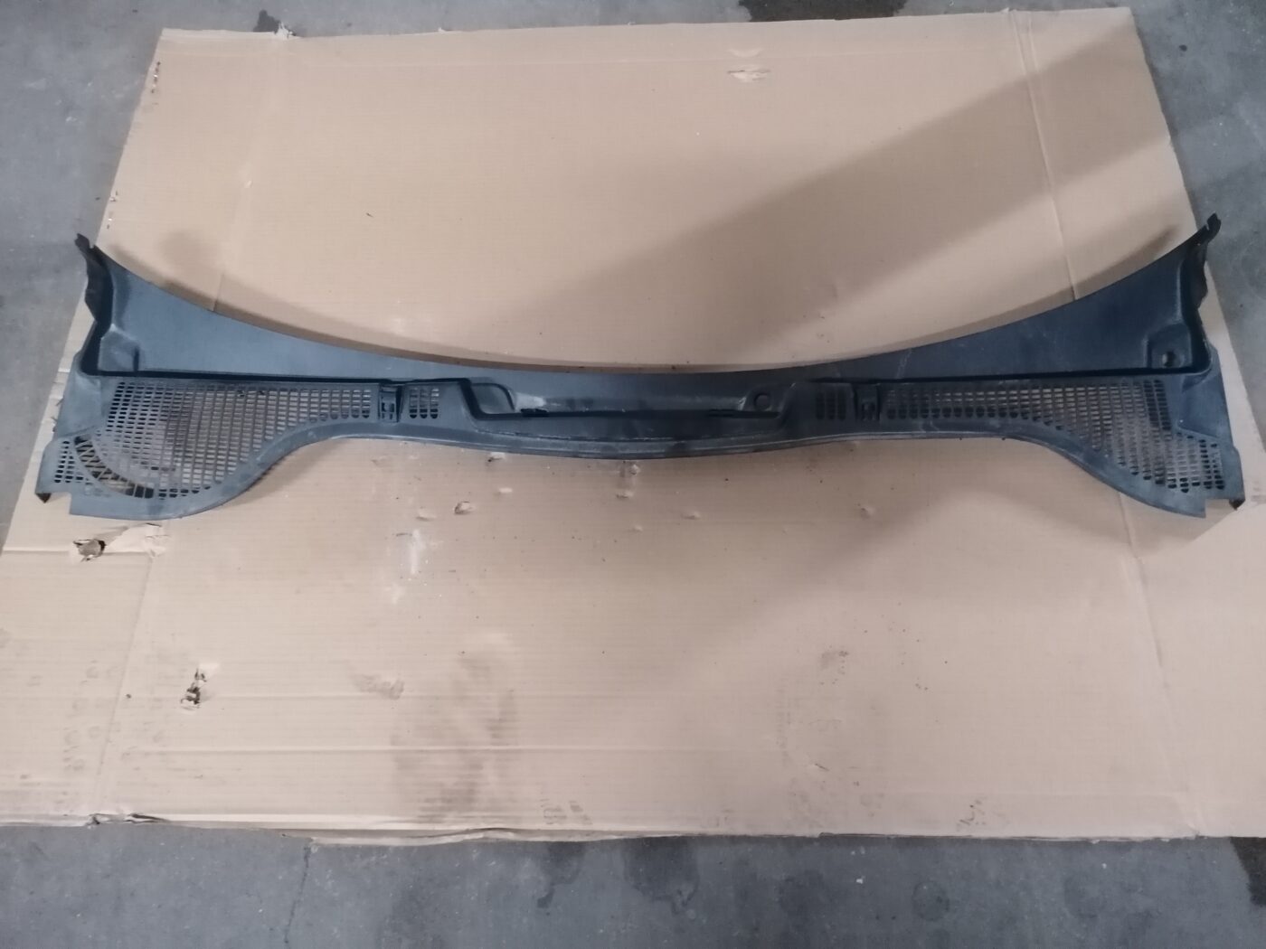 Vējstikla uzlikas (deflektora) režģis priekš ŠKODA OCTAVIA 2006 1 Vējstikla uzlikas (deflektora) režģis priekš ŠKODA OCTAVIA 2006