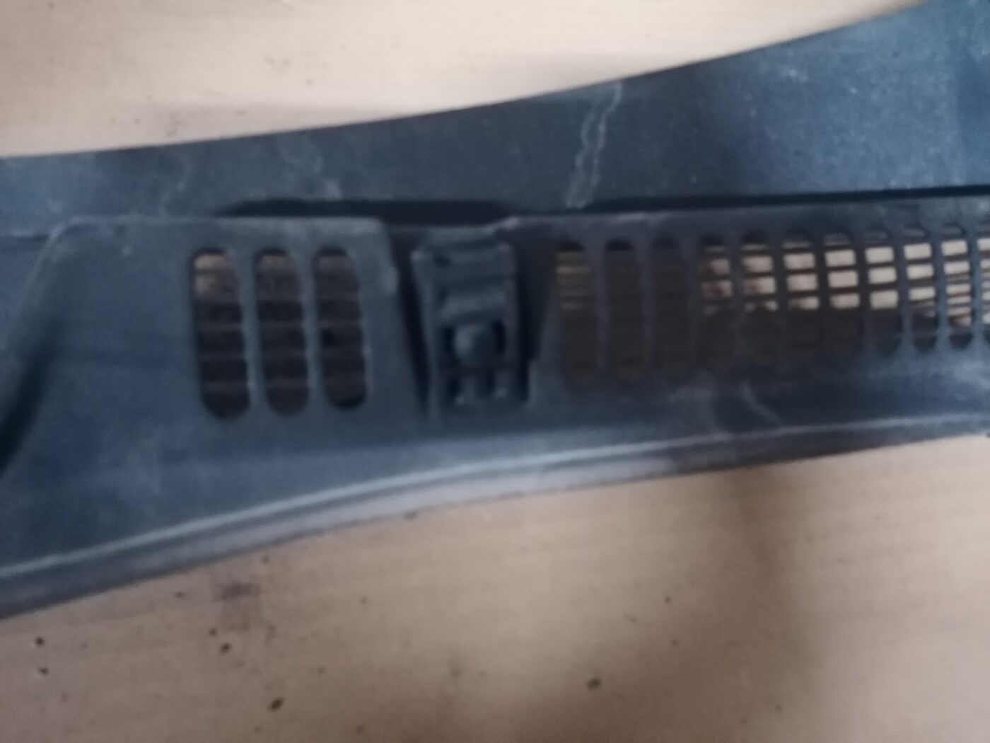 Vējstikla uzlikas (deflektora) režģis priekš ŠKODA OCTAVIA 2006 2 Vējstikla uzlikas (deflektora) režģis priekš ŠKODA OCTAVIA 2006