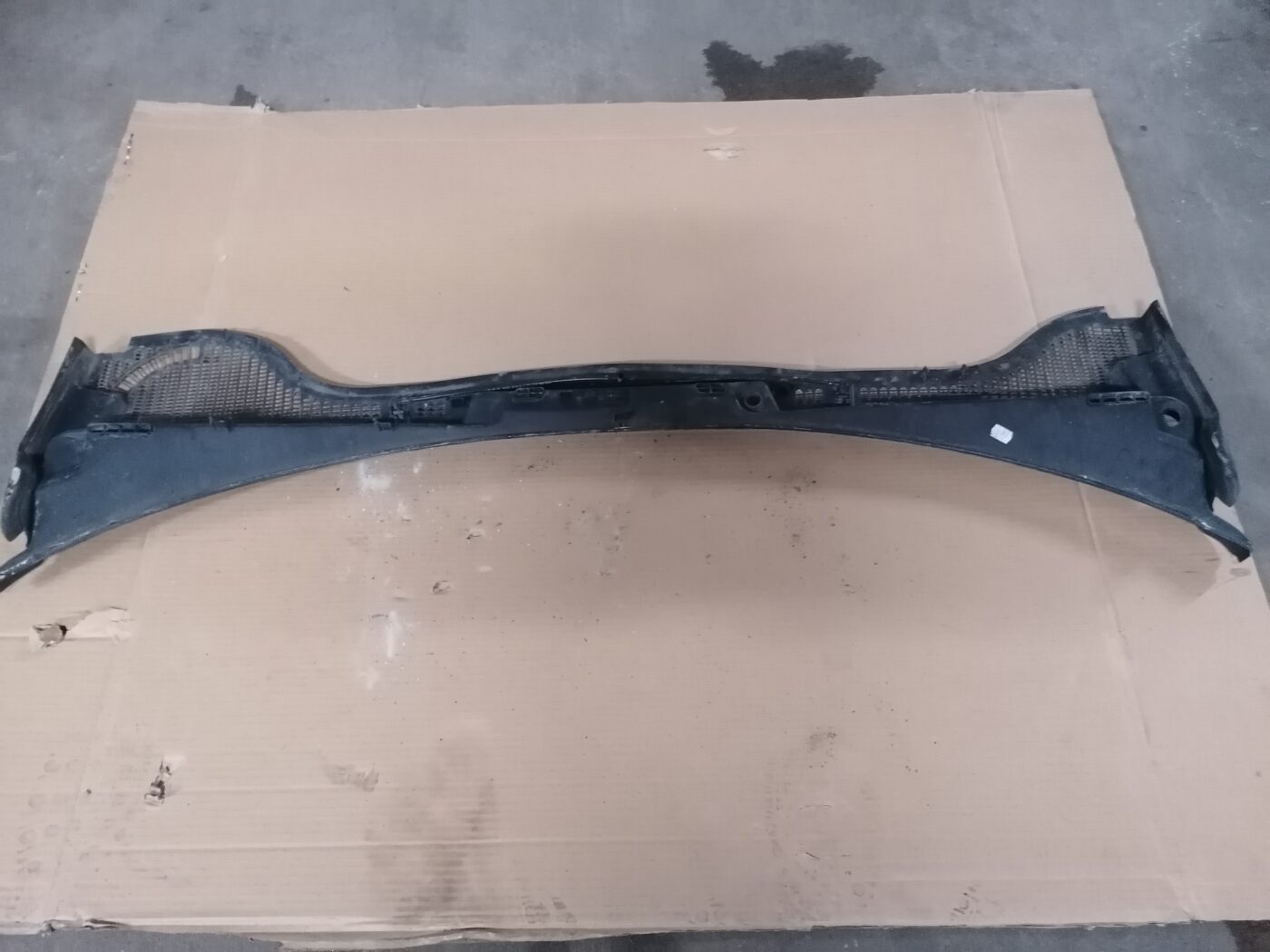 Vējstikla uzlikas (deflektora) režģis priekš ŠKODA OCTAVIA 2006 4 Vējstikla uzlikas (deflektora) režģis priekš ŠKODA OCTAVIA 2006