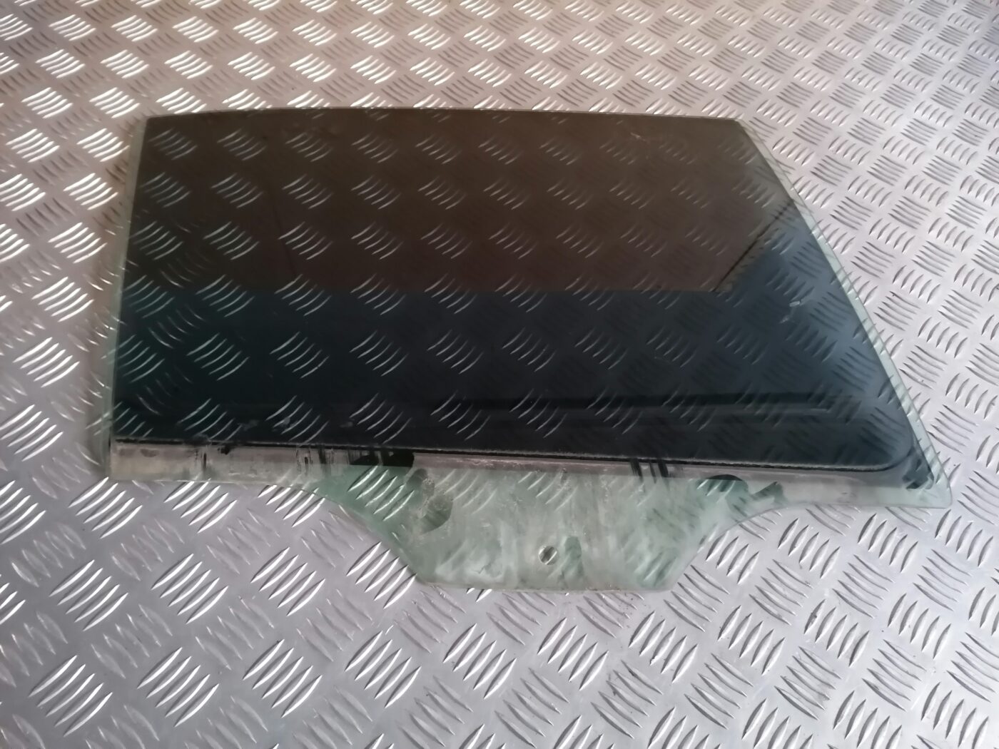 Aizmugurējo labo durvju stikls priekš ŠKODA OCTAVIA 2006 1 Aizmugurējo labo durvju stikls priekš ŠKODA OCTAVIA 2006