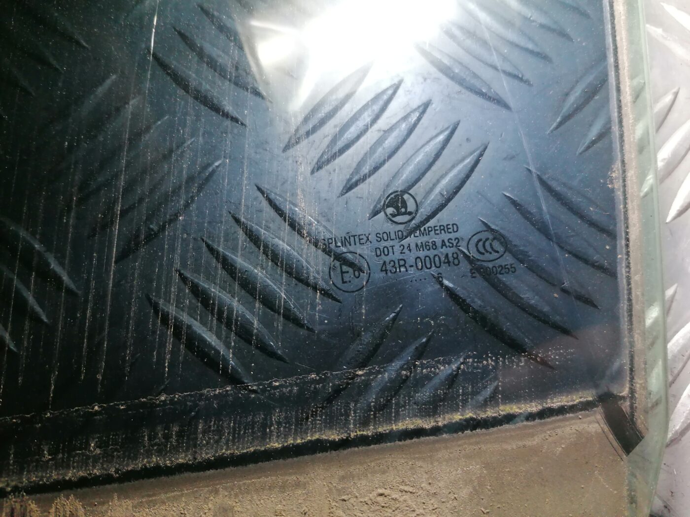 Aizmugurējo kreiso durvju stikls priekš ŠKODA OCTAVIA 2006 2 Aizmugurējo kreiso durvju stikls priekš ŠKODA OCTAVIA 2006