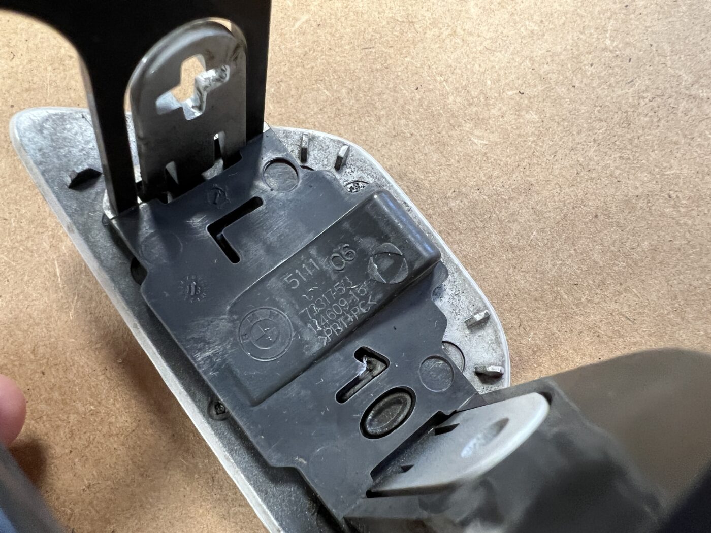 Lukturu mazgātāja sprauslas vāks priekš BMW 520D F11 2011 TOURING 4 Lukturu mazgātāja sprauslas vāks priekš BMW 520D F11 2011 TOURING