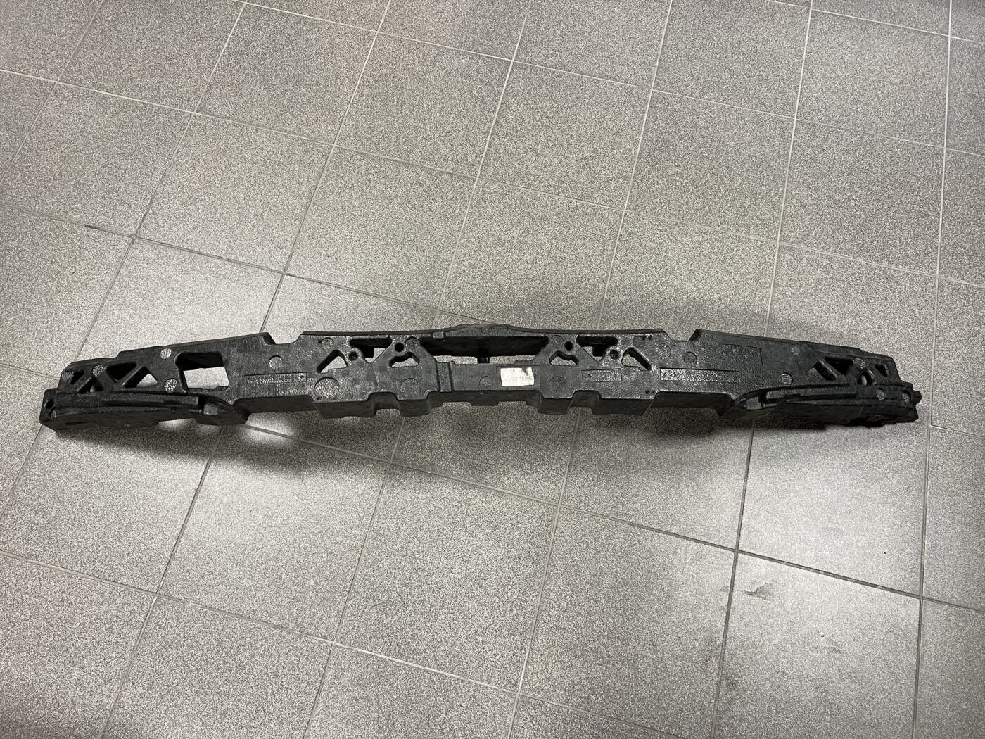 Priekšēja bufera putuplasts priekš BMW 520D F11 2011 TOURING 1 Priekšēja bufera putuplasts priekš BMW 520D F11 2011 TOURING