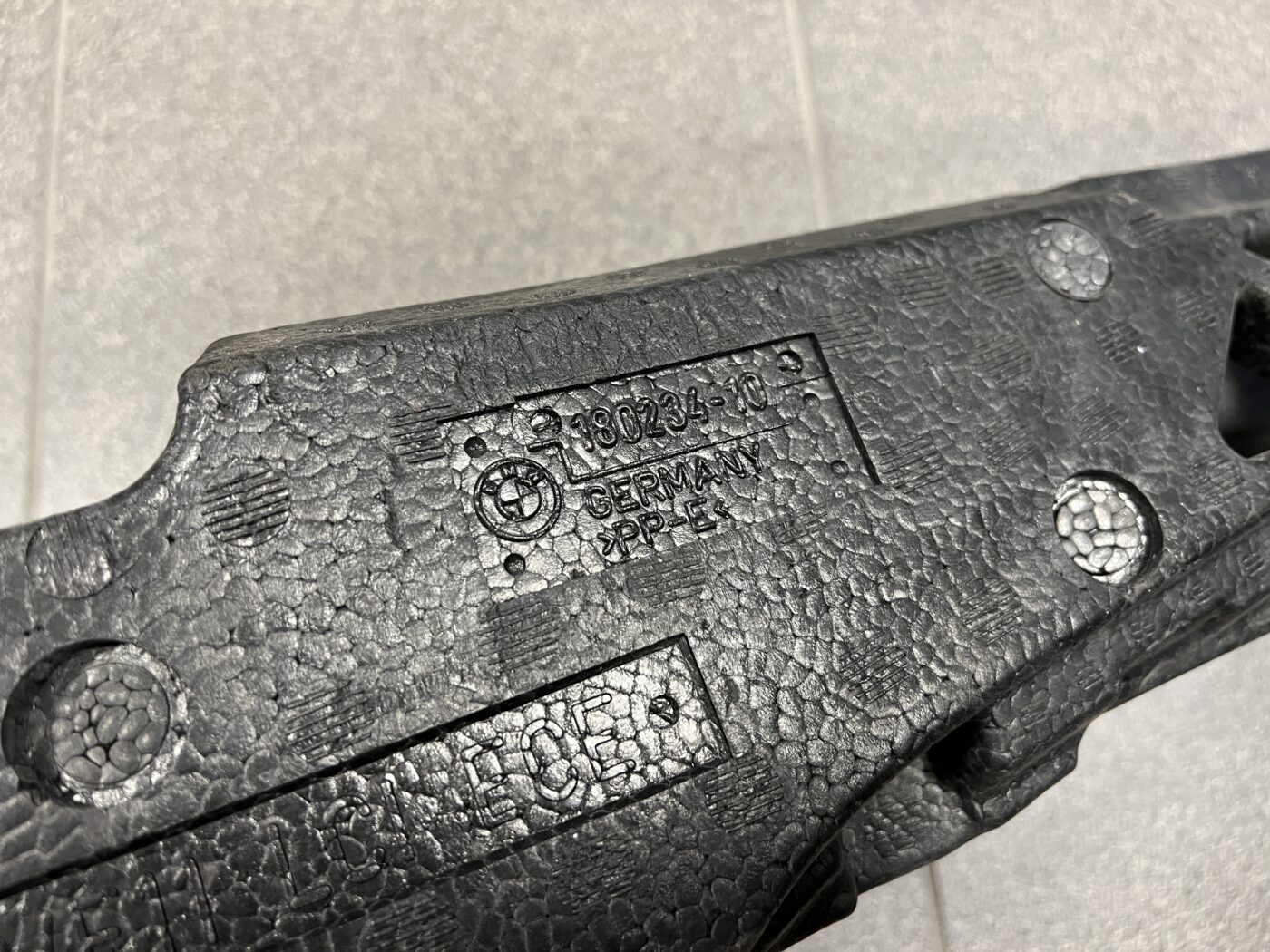 Priekšēja bufera putuplasts priekš BMW 520D F11 2011 TOURING 3 Priekšēja bufera putuplasts priekš BMW 520D F11 2011 TOURING