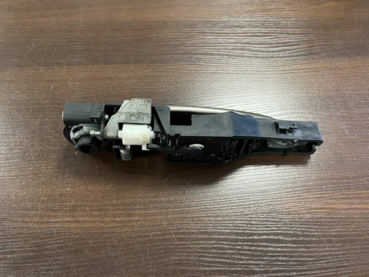 Aizmugurējāis labais durvju rokturis priekš RENAULT LAGUNA 2011