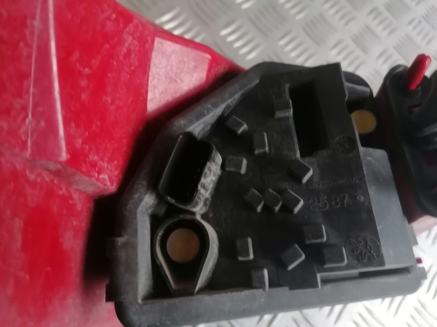 Aizmugurējais labais lukturis priekš PEUGEOT 607 2010 4 Aizmugurējais labais lukturis priekš PEUGEOT 607 2010