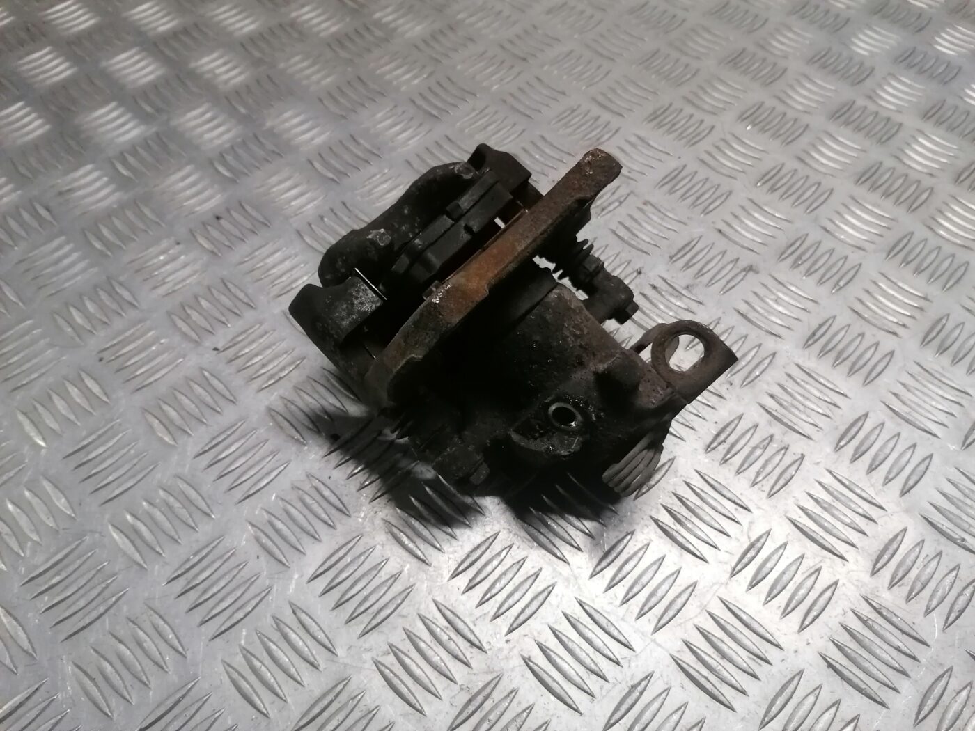 Aizmugurējais labais suports priekš PEUGEOT 607 2010 3 Aizmugurējais labais suports priekš PEUGEOT 607 2010