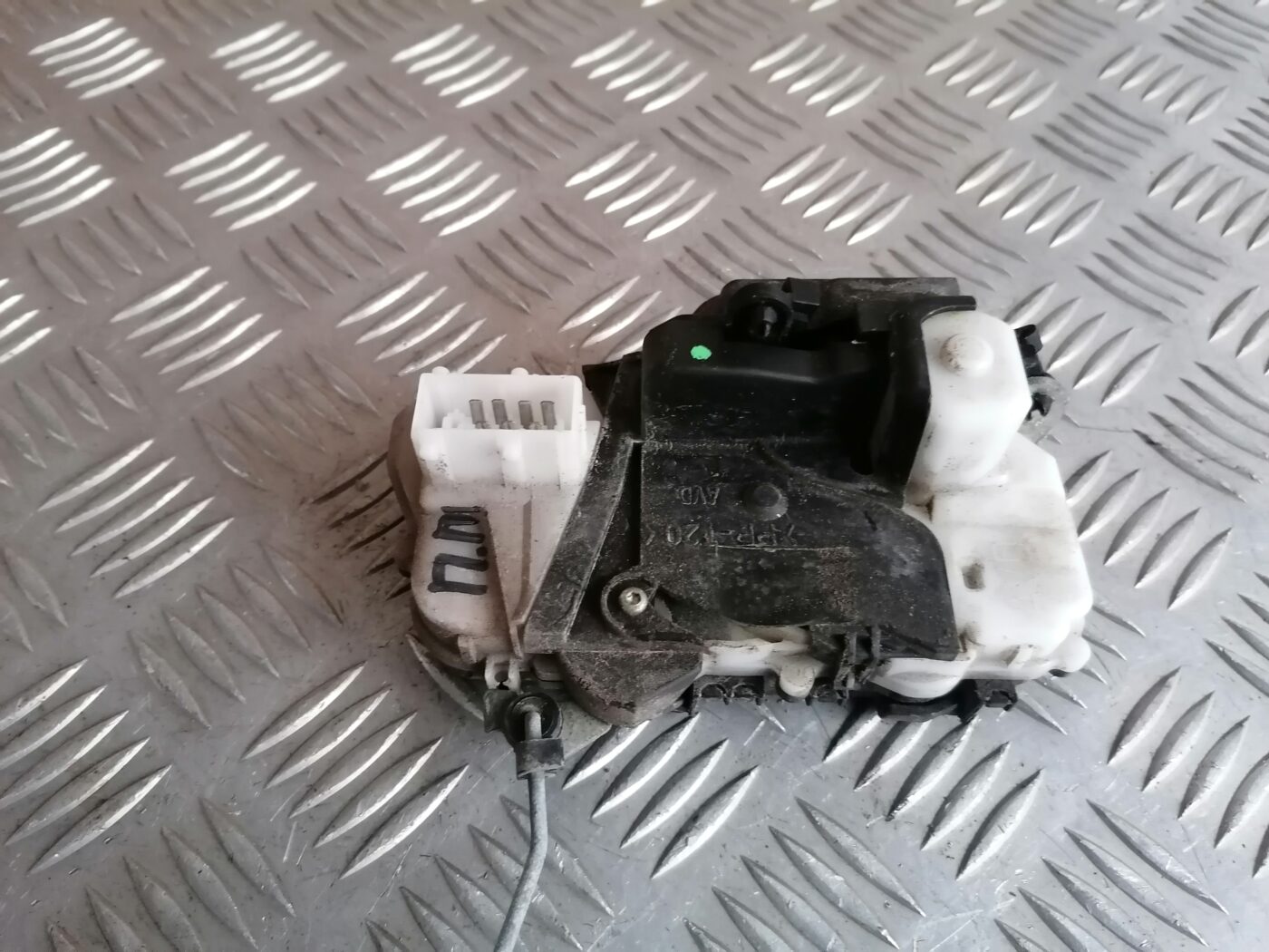 Priekšējo labo durvju slēdzene priekš PEUGEOT 607 2010 2 Priekšējo labo durvju slēdzene priekš PEUGEOT 607 2010