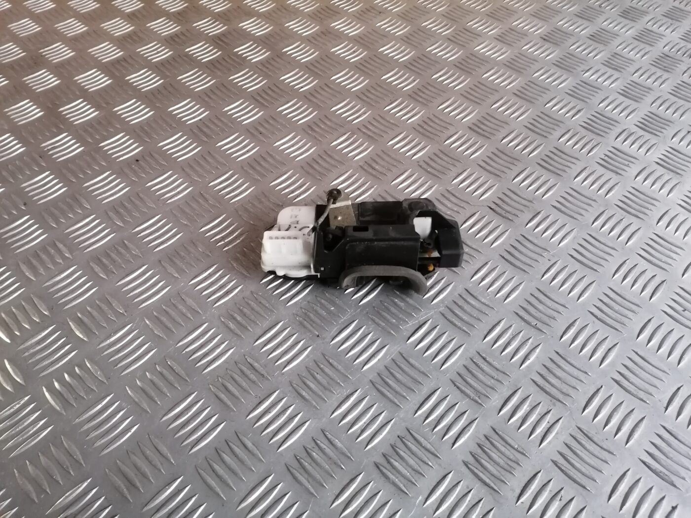 Aizmugurējo kreiso durvju slēdzene priekš PEUGEOT 607 2010 5 Aizmugurējo kreiso durvju slēdzene priekš PEUGEOT 607 2010