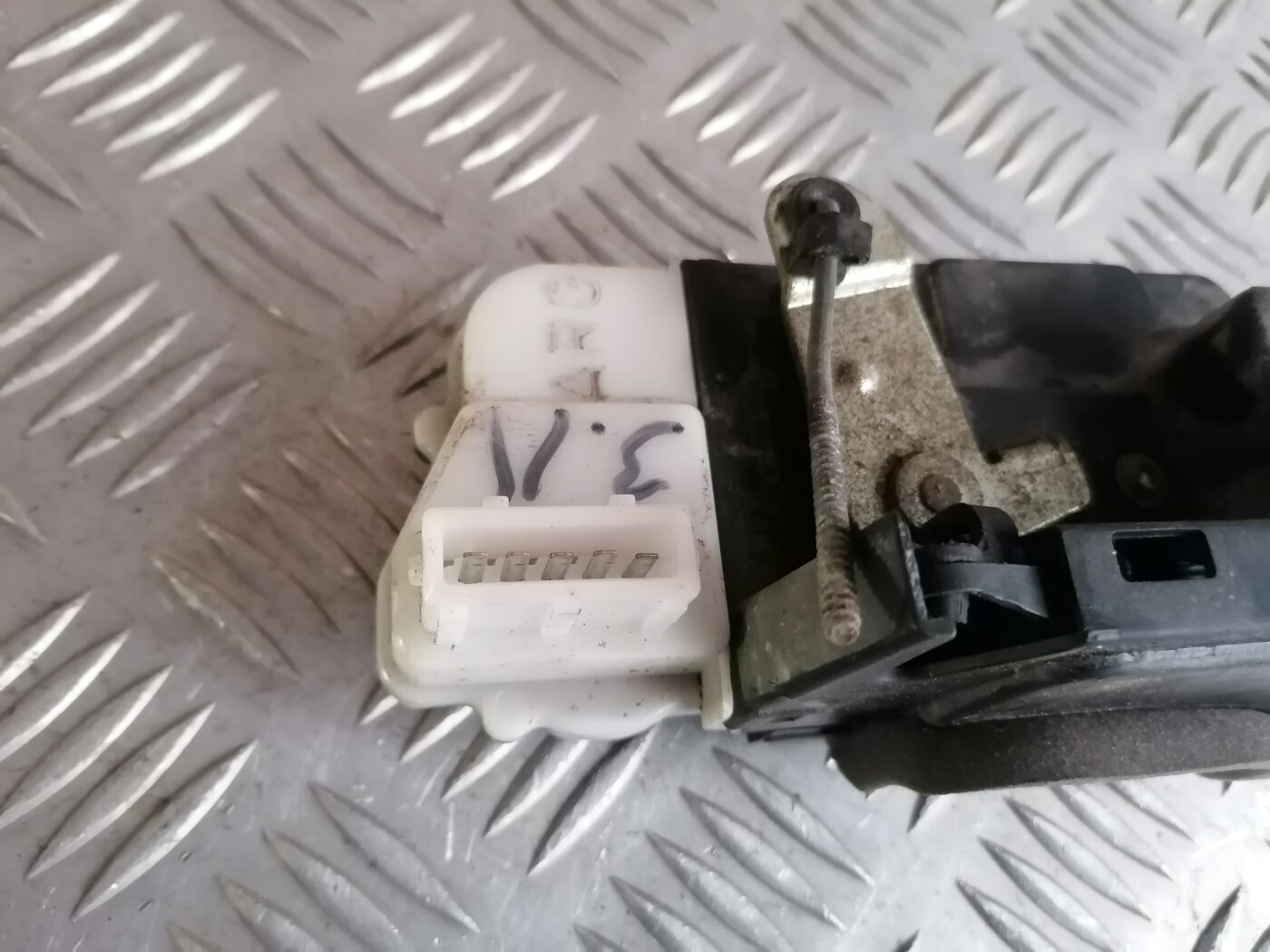 Aizmugurējo kreiso durvju slēdzene priekš PEUGEOT 607 2010 3 Aizmugurējo kreiso durvju slēdzene priekš PEUGEOT 607 2010