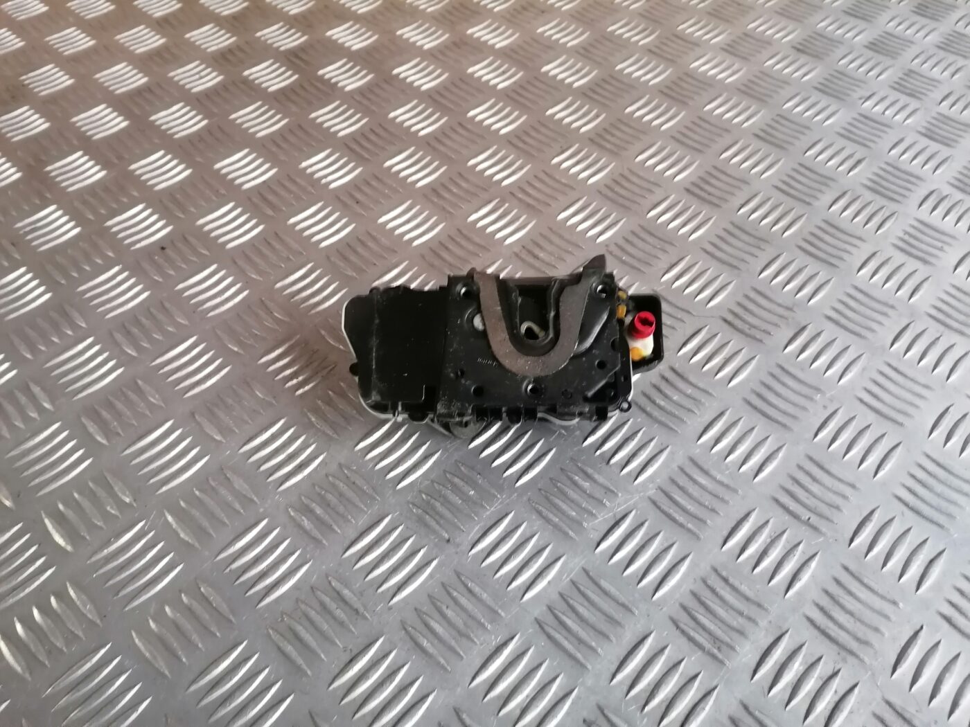 Aizmugurējo kreiso durvju slēdzene priekš PEUGEOT 607 2010 1 Aizmugurējo kreiso durvju slēdzene priekš PEUGEOT 607 2010