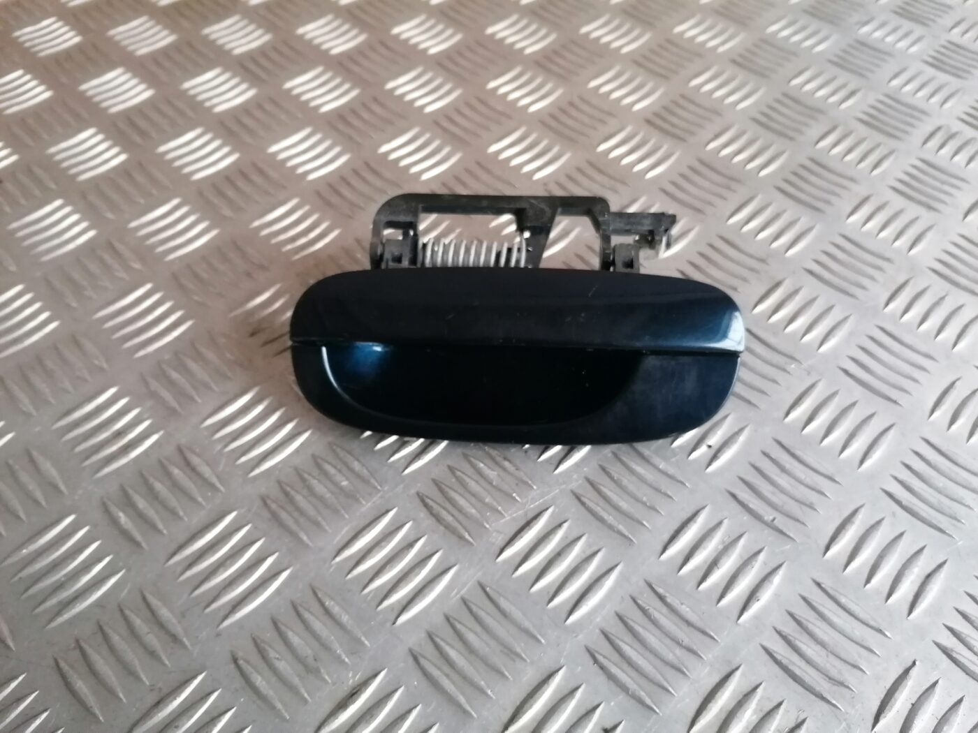 Aizmugurējais kreisais durvju rokturis priekš PEUGEOT 607 2010 1 Aizmugurējais kreisais durvju rokturis priekš PEUGEOT 607 2010