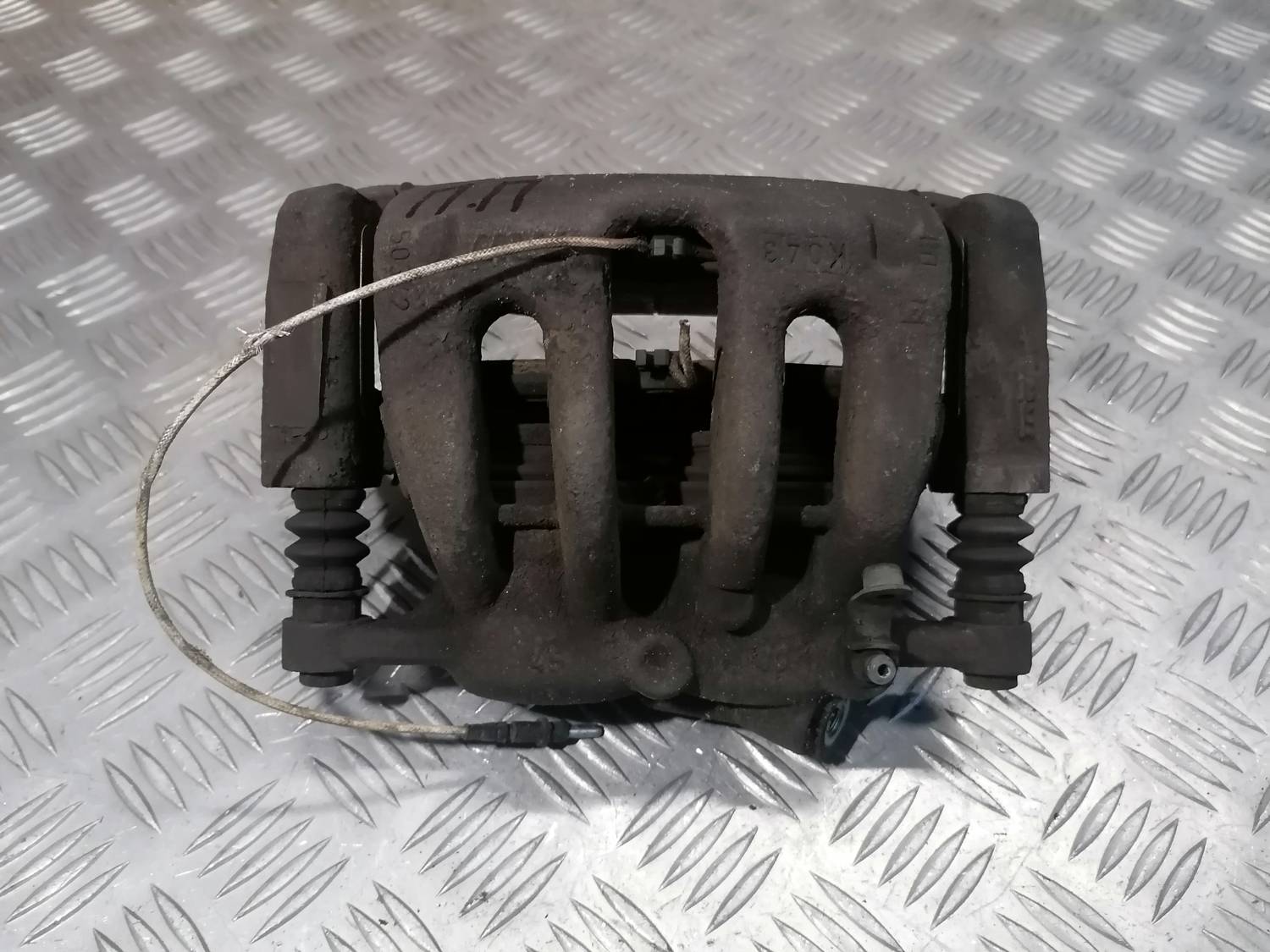 Priekšējais labais suports priekš PEUGEOT 607 2010 2 Priekšējais labais suports priekš PEUGEOT 607 2010