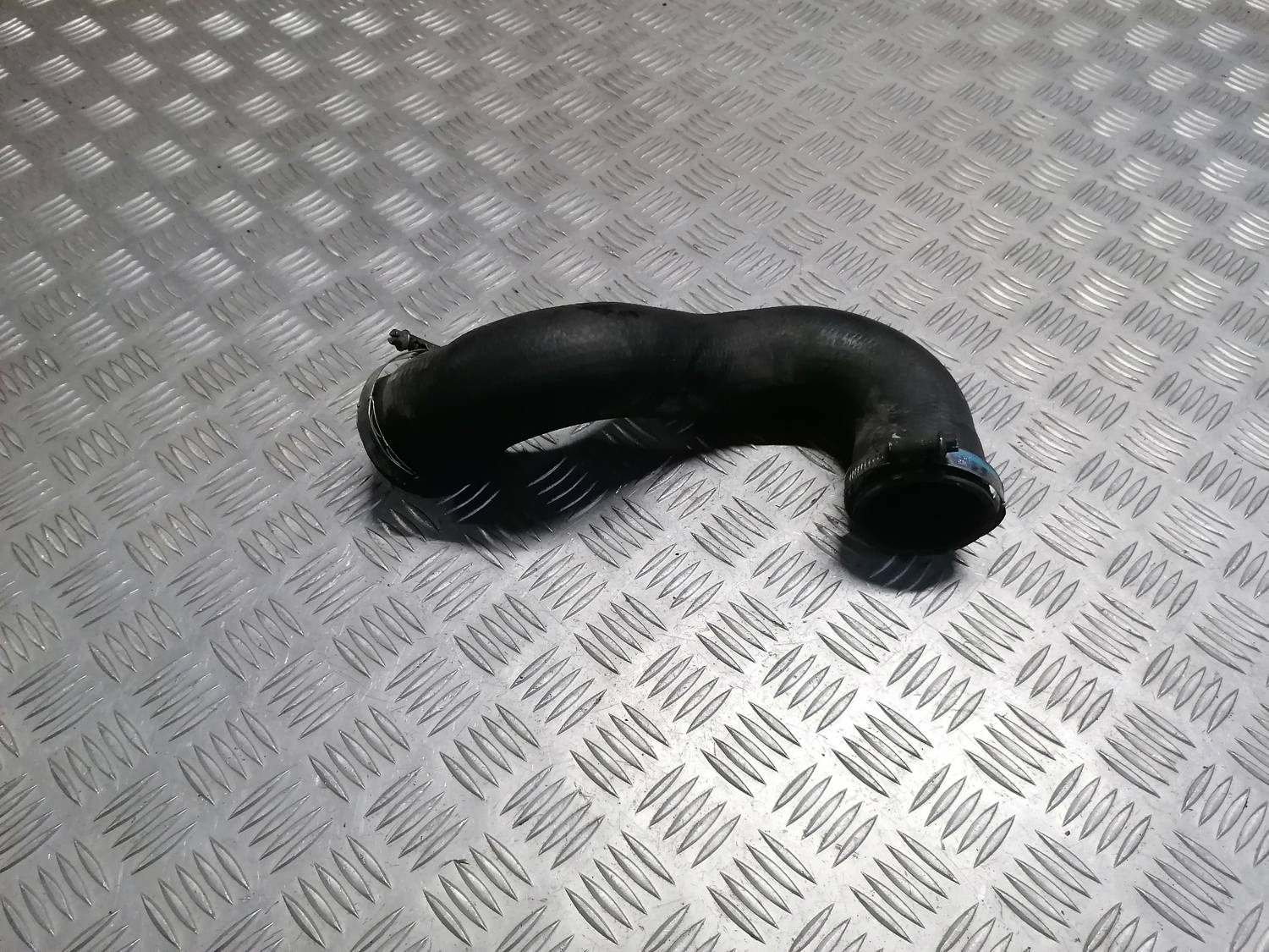 Interkulera caurule priekš PEUGEOT 607 2010 1 Interkulera caurule priekš PEUGEOT 607 2010