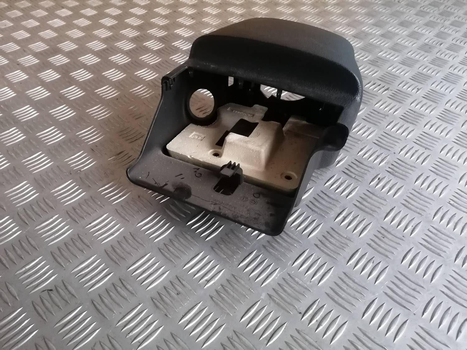 Stūres statnes putekļu aizsargs (salonā) priekš PEUGEOT 607 2010 3 Stūres statnes putekļu aizsargs (salonā) priekš PEUGEOT 607 2010