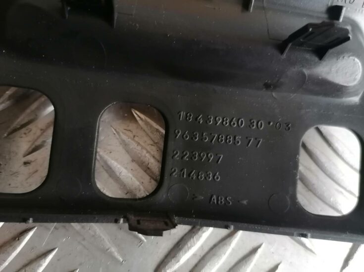 Centrālās konsoles nodalījuma žalūzija/vāciņš priekš PEUGEOT 607 2010