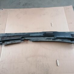 Vējstikla uzlikas (deflektora) režģis priekš PEUGEOT 607 2010