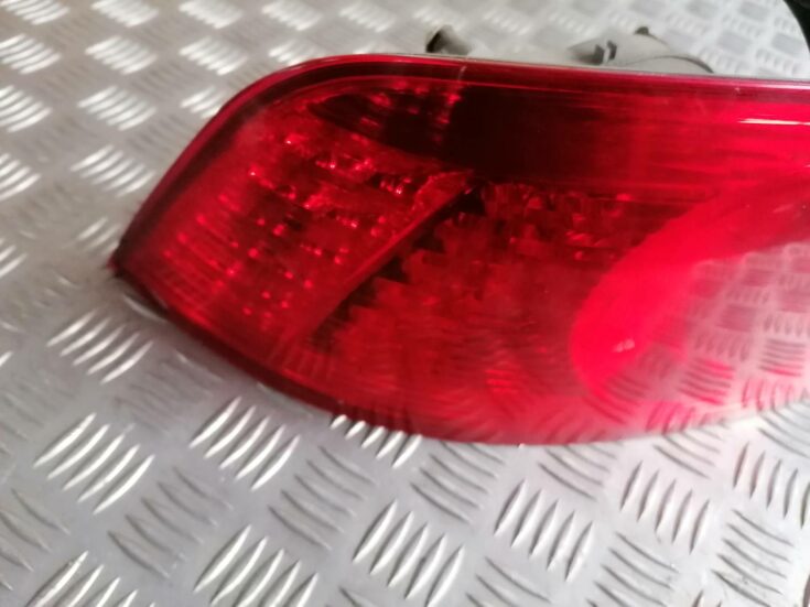 Aizmugurējais kreisais lukturis priekš VW PHAETON 2003