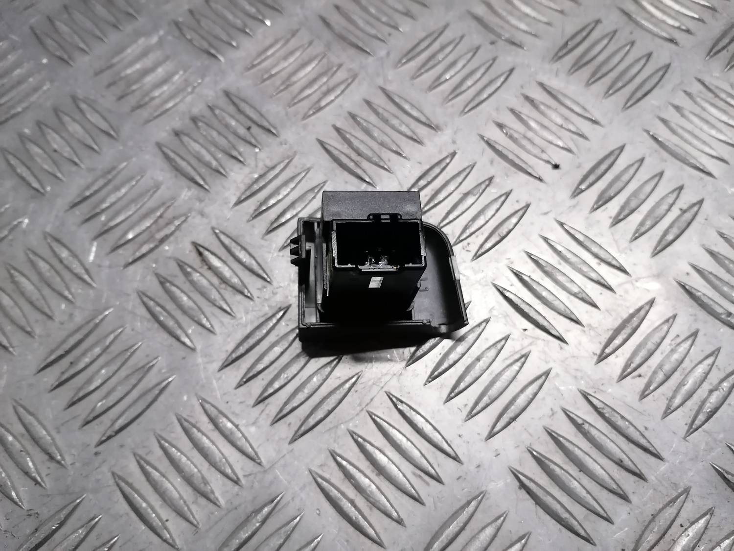 Sēdekļa apsildes ieslēgšanas poga priekš VW PHAETON 2003 3 Sēdekļa apsildes ieslēgšanas poga priekš VW PHAETON 2003