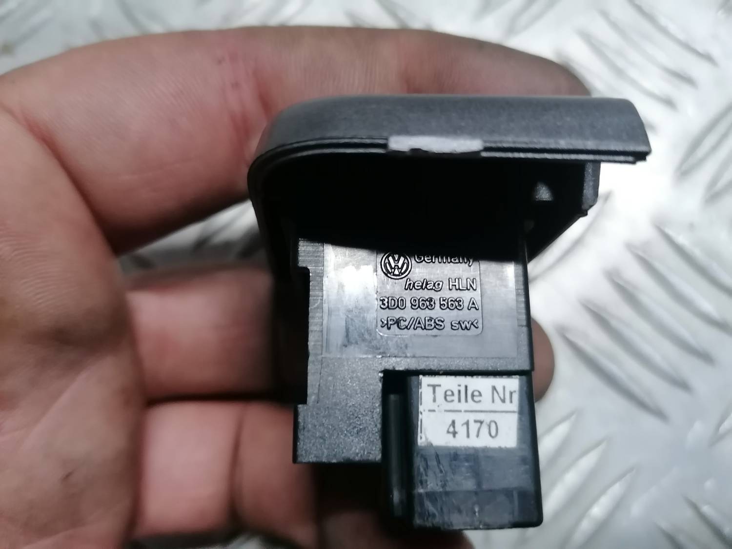 Sēdekļa apsildes ieslēgšanas poga priekš VW PHAETON 2003 4 Sēdekļa apsildes ieslēgšanas poga priekš VW PHAETON 2003