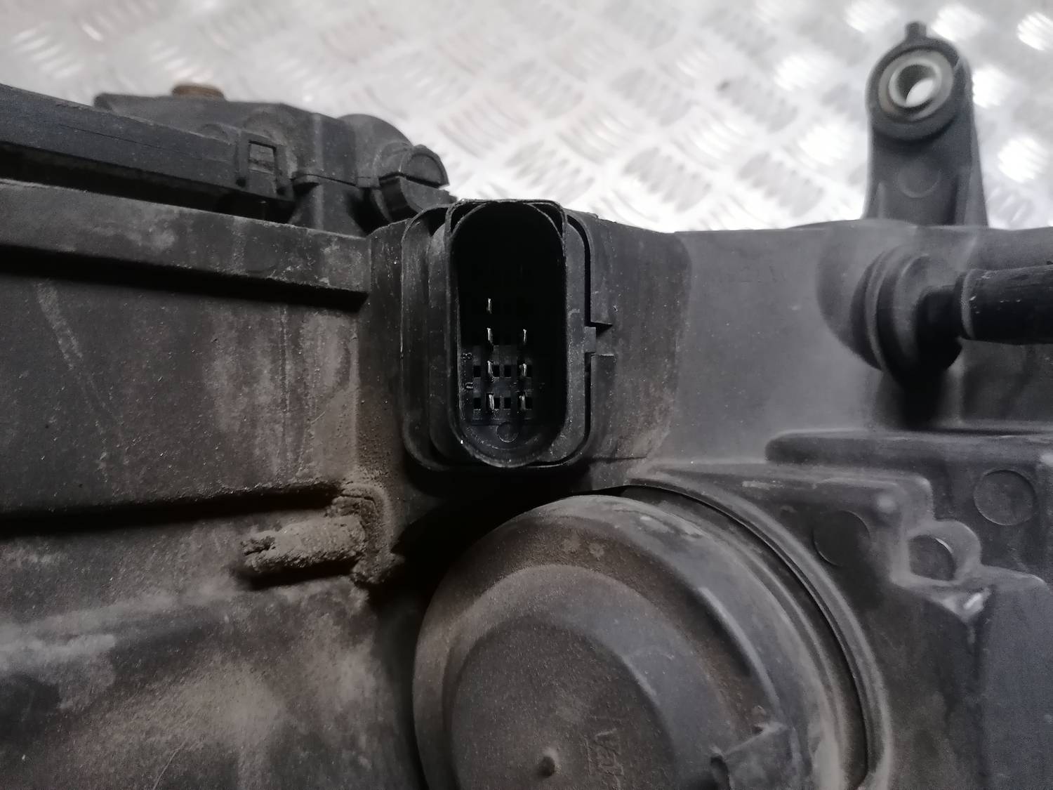 Priekšējais labais lukturis priekš VW PHAETON 2003 7 Priekšējais labais lukturis priekš VW PHAETON 2003