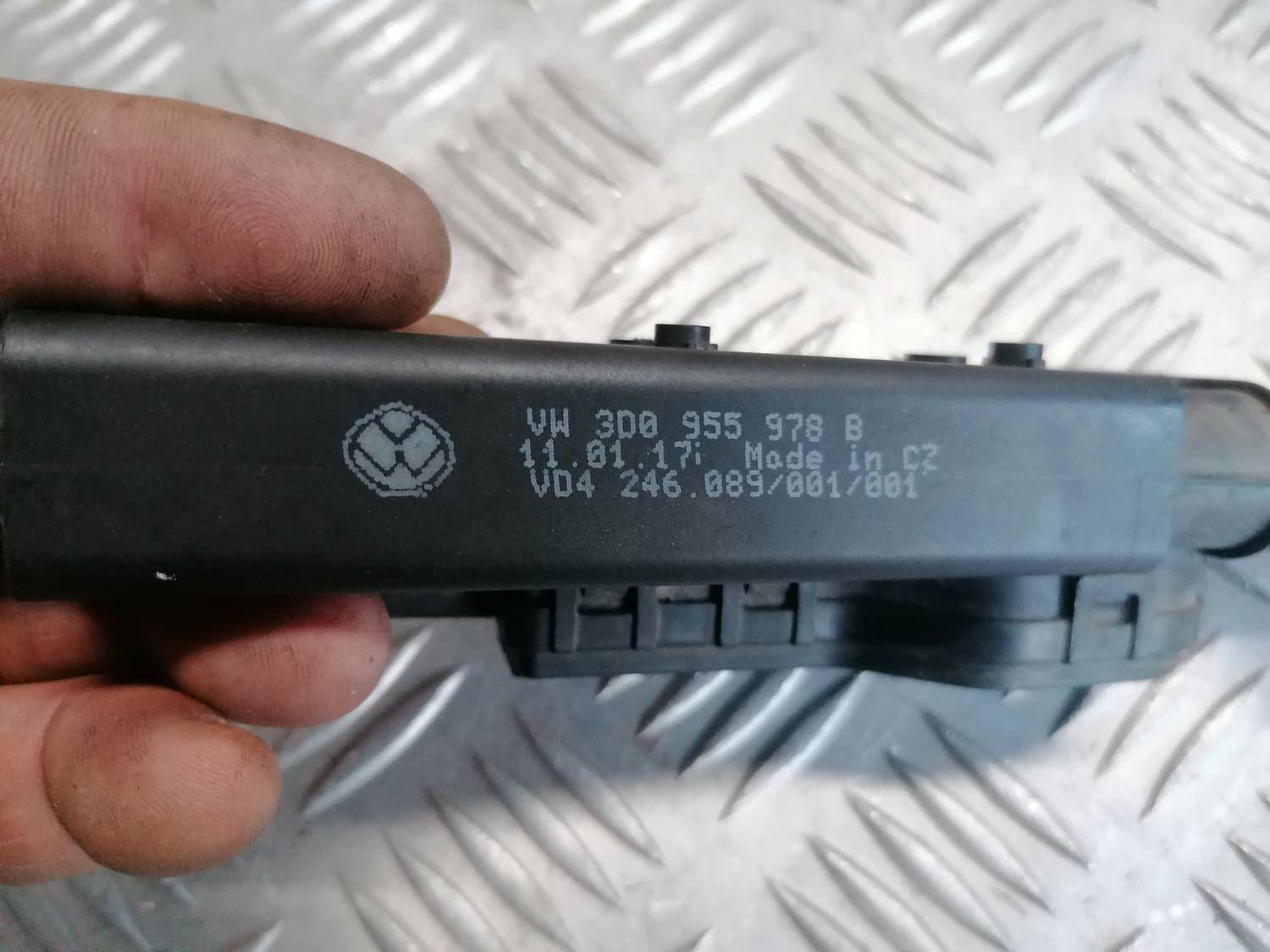 Lukturu mazgātāja sprausla priekš VW PHAETON 2003 6 Lukturu mazgātāja sprausla priekš VW PHAETON 2003