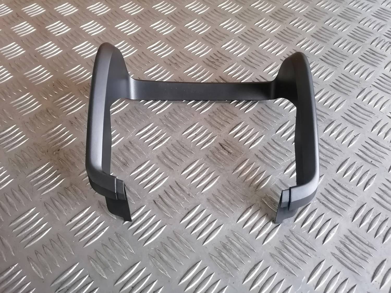 Centrālās konsoles dekoratīvais rāmis priekš VW PHAETON 2003 2 Centrālās konsoles dekoratīvais rāmis priekš VW PHAETON 2003