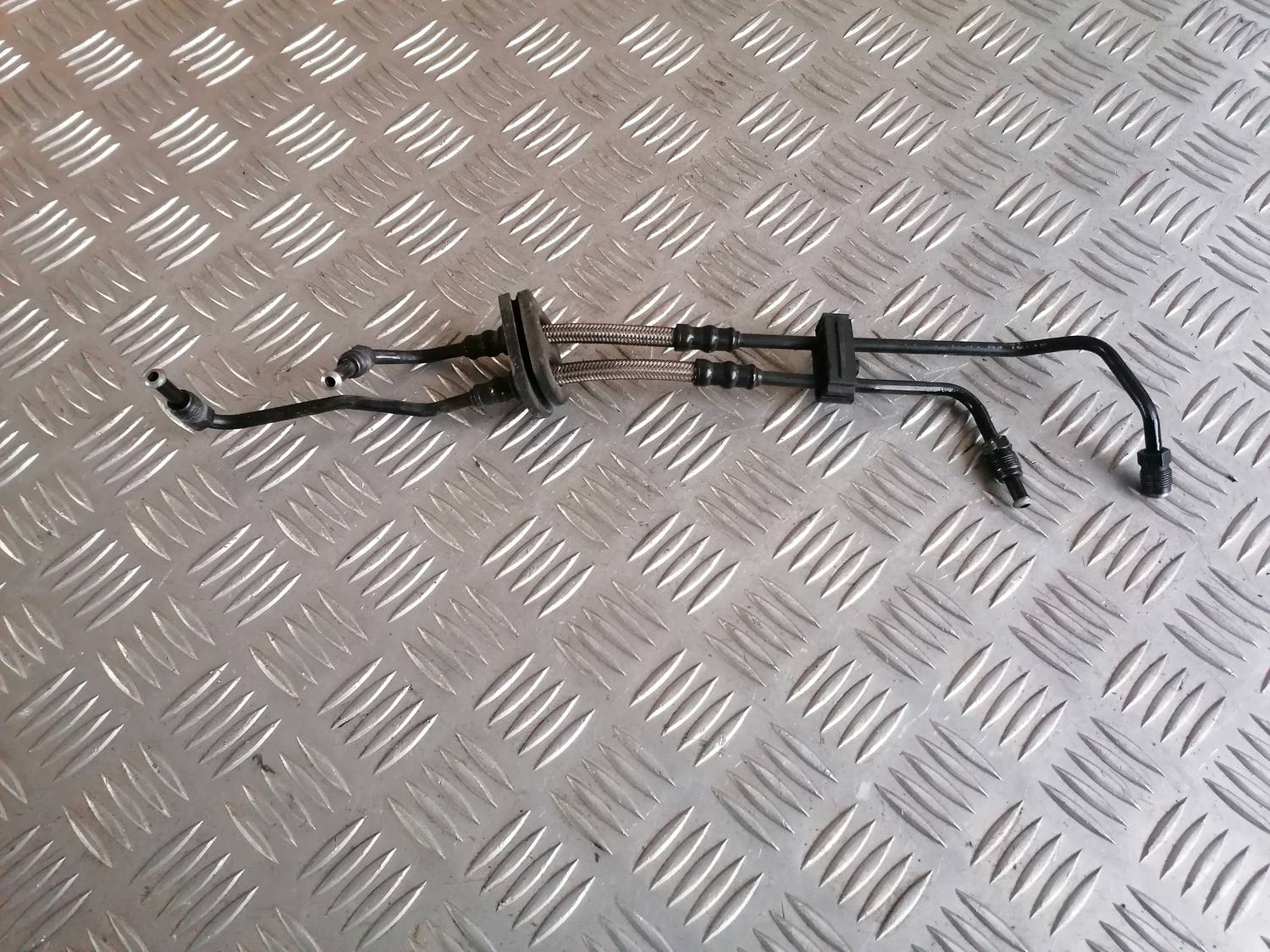 Bremžu caurule priekš VW PHAETON 2003 2 Bremžu caurule priekš VW PHAETON 2003