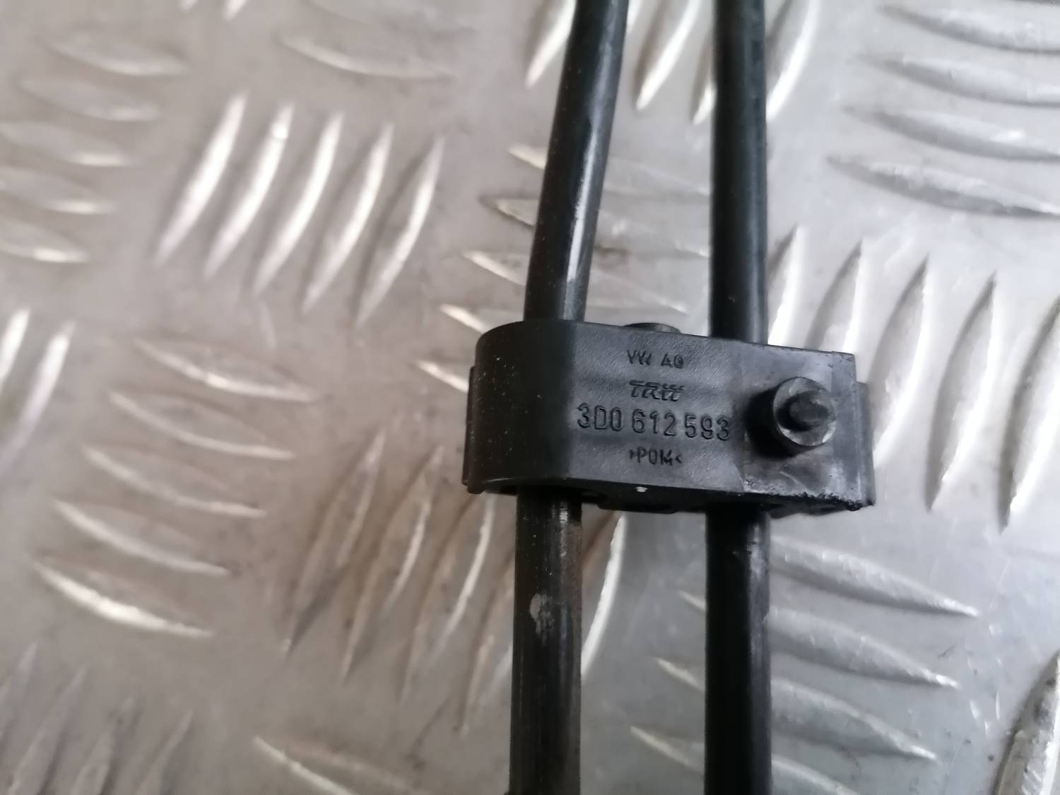 Bremžu caurule priekš VW PHAETON 2003 4 Bremžu caurule priekš VW PHAETON 2003